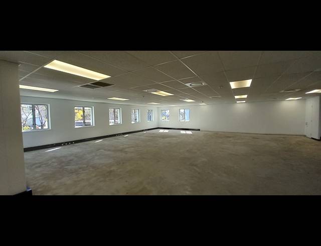 1,013M² OFFICE TO LET IN BRYANSTON